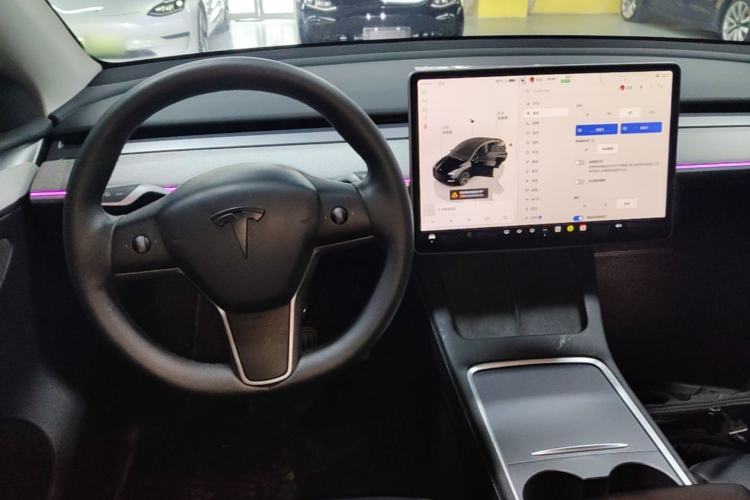 Used Tesla Model Y 2023 Long-Range All-Wheel-Drive Version Steering Wheel