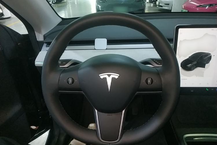 Used Tesla Model Y 2023 Long-Range All-Wheel-Drive Version Steering Wheel