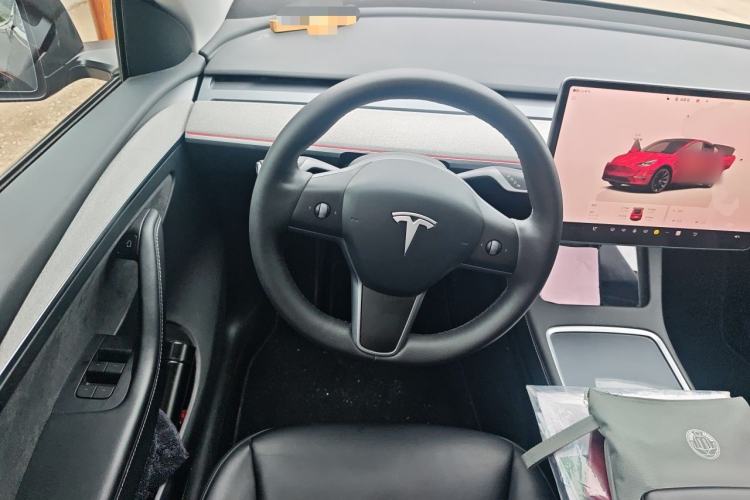 Used Tesla Model Y 2023 Long-Range All-Wheel-Drive Version Steering Wheel