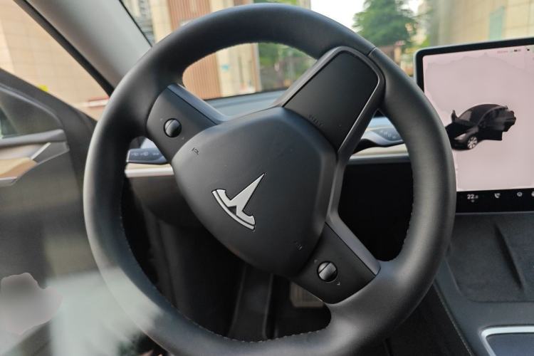 Used Tesla Model Y 2023 Long-Range All-Wheel-Drive Version Steering Wheel