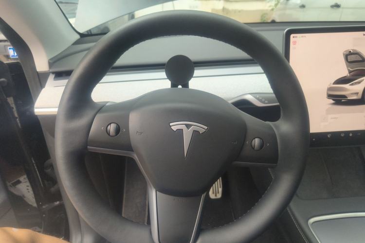 Used Tesla Model Y 2023 Long-Range All-Wheel-Drive Version Steering Wheel