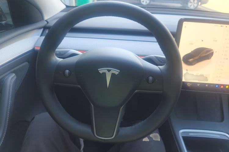 Used Tesla Model Y 2023 Rear-Wheel-Drive Version Steering Wheel