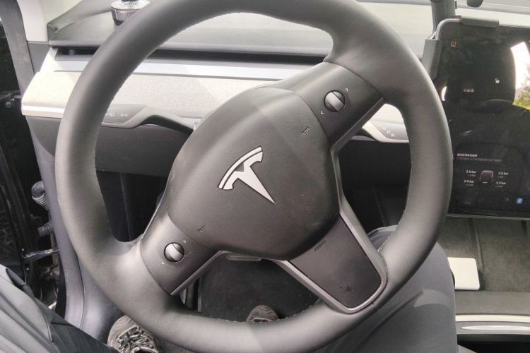 Used Tesla Model Y 2023 Rear-Wheel-Drive Version Steering Wheel