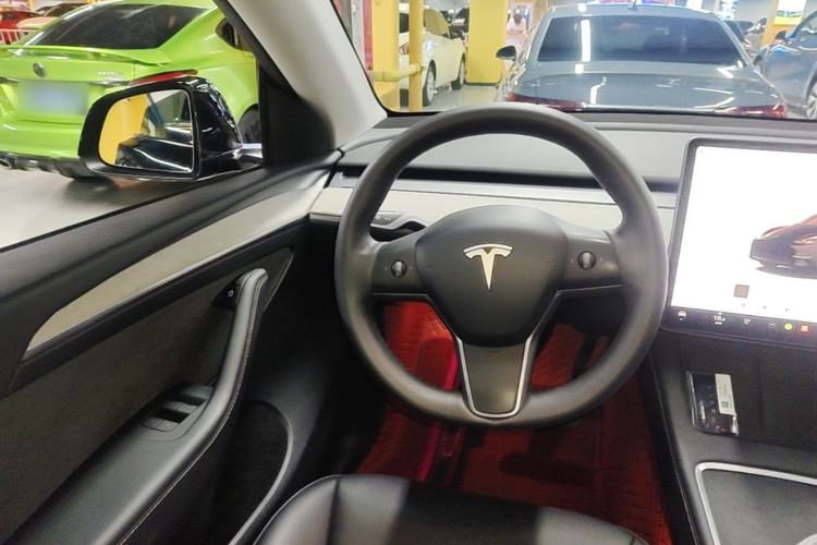 Used Tesla Model Y 2023 Long-Range All-Wheel-Drive Version Steering Wheel