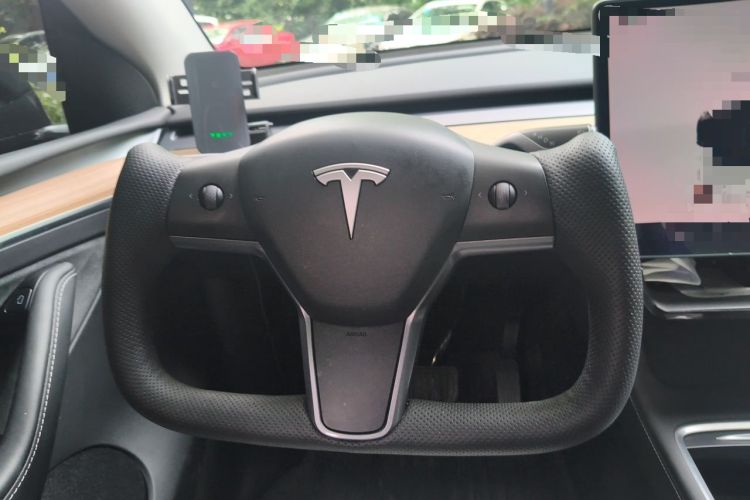 Used Tesla Model Y 2023 Long-Range All-Wheel-Drive Version Steering Wheel