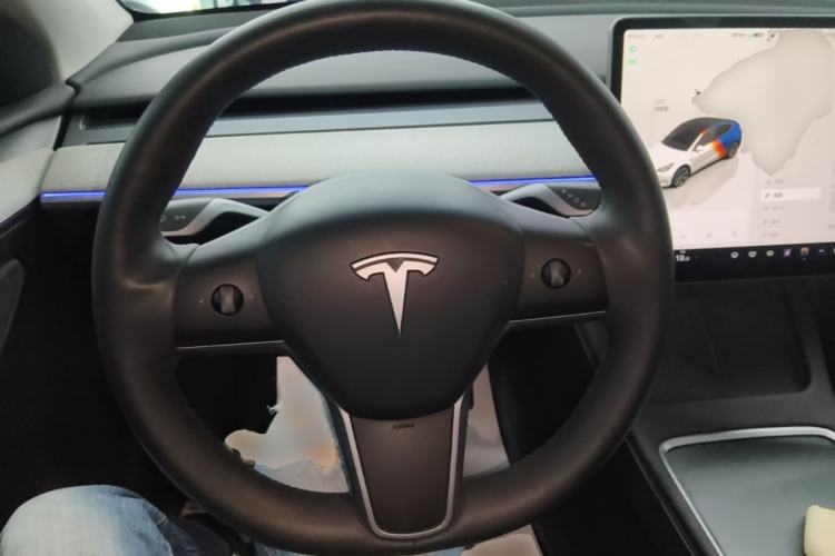 Used Tesla Model Y 2023 Long-Range All-Wheel-Drive Version Steering Wheel