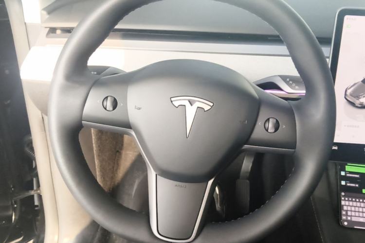 Used Tesla Model Y 2023 Long-Range All-Wheel-Drive Version Steering Wheel