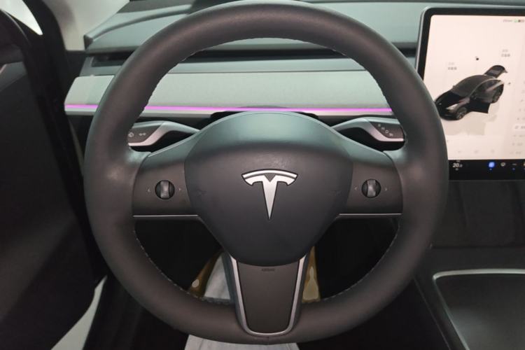 Used Tesla Model Y 2023 Long-Range All-Wheel-Drive Version Steering Wheel