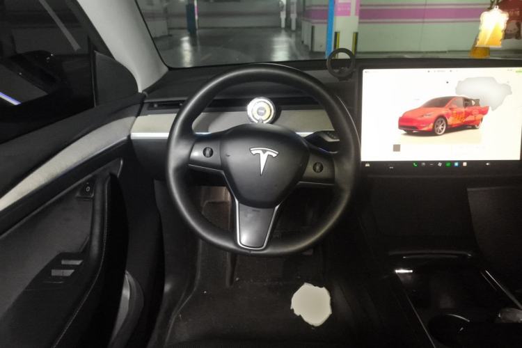 Used Tesla Model Y 2023 Long-Range All-Wheel-Drive Version Steering Wheel