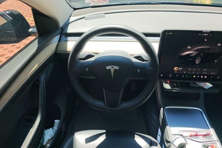 Used Tesla Model Y 2023 Long-Range All-Wheel-Drive Version Steering Wheel