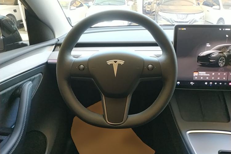 Used Tesla Model Y 2023 Rear-Wheel-Drive Version Steering Wheel