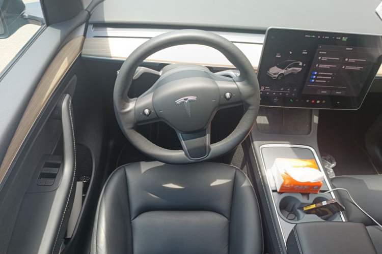 Used Tesla Model Y 2023 Rear-Wheel-Drive Version Steering Wheel