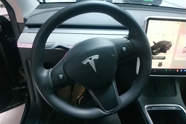 Used Tesla Model Y 2023 Long-Range All-Wheel-Drive Version Steering Wheel
