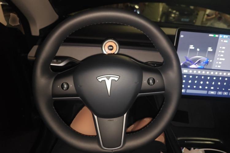 Used Tesla Model Y 2023 Rear-Wheel-Drive Version Steering Wheel