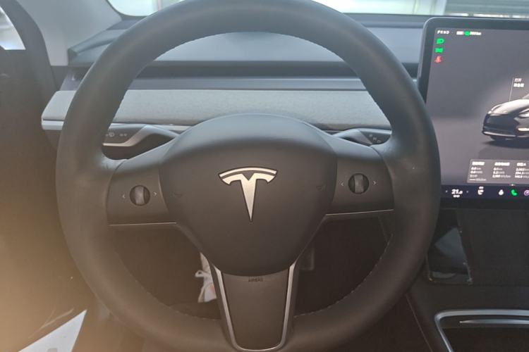 Used Tesla Model Y 2023 Long-Range All-Wheel-Drive Version Steering Wheel