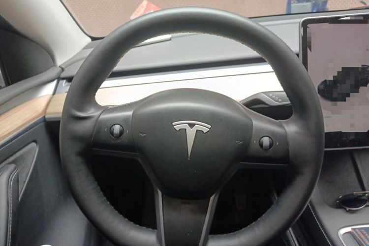 Used Tesla Model Y 2023 Long-Range All-Wheel-Drive Version Steering Wheel