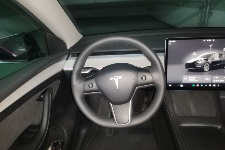 Used Tesla Model Y 2023 Long-Range All-Wheel-Drive Version Steering Wheel
