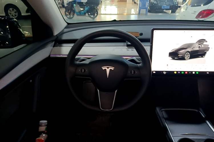 Used Tesla Model Y 2023 Long-Range All-Wheel-Drive Version Steering Wheel