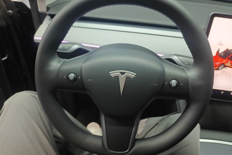 Used Tesla Model Y 2023 Rear-Wheel-Drive Version Steering Wheel