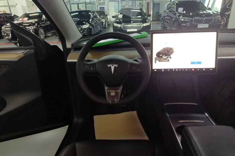 Used Tesla Model Y 2023 Long-Range All-Wheel-Drive Version Steering Wheel