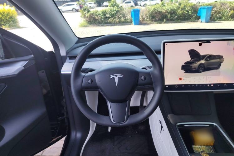 Used Tesla Model Y 2023 Rear-Wheel-Drive Version Steering Wheel