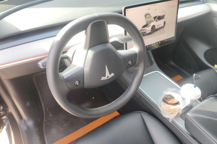 Used Tesla Model Y 2023 Rear-Wheel-Drive Version Steering Wheel