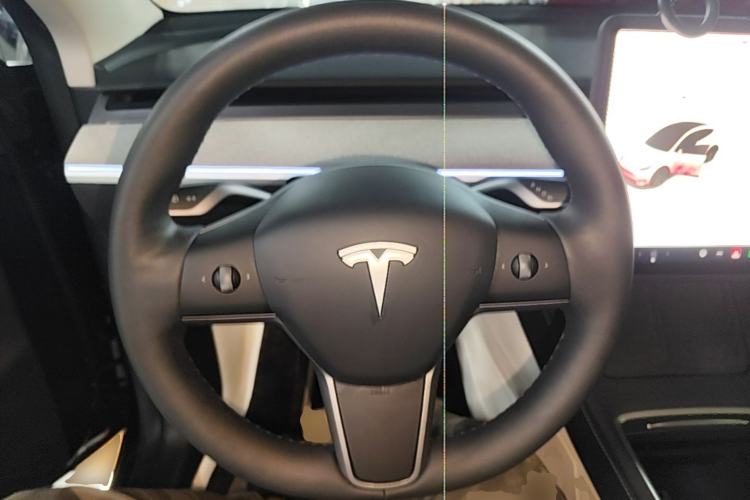 Used Tesla Model Y 2023 Long-Range All-Wheel-Drive Version Steering Wheel