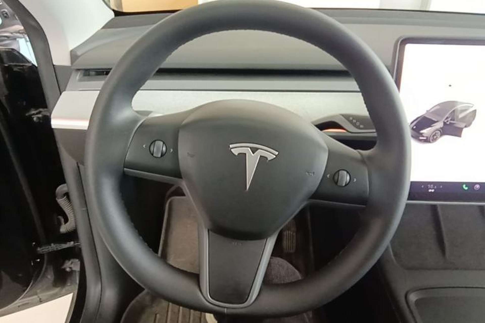 Used Tesla Model Y 2023 Long-Range All-Wheel-Drive Version Steering Wheel