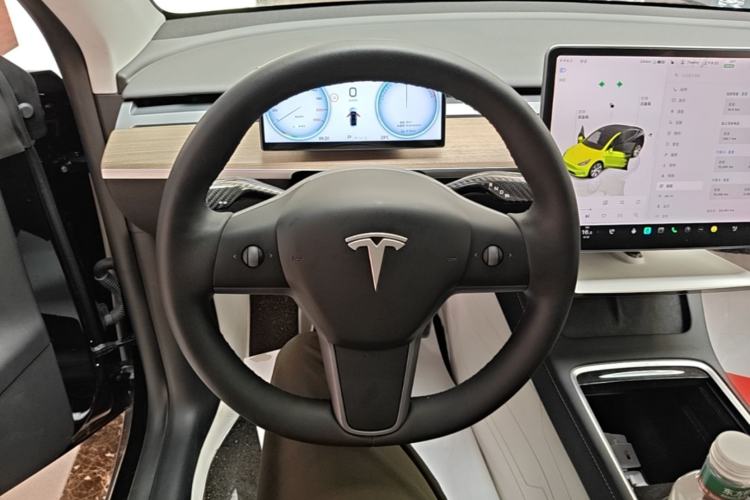 Used Tesla Model Y 2023 Long-Range All-Wheel-Drive Version Steering Wheel