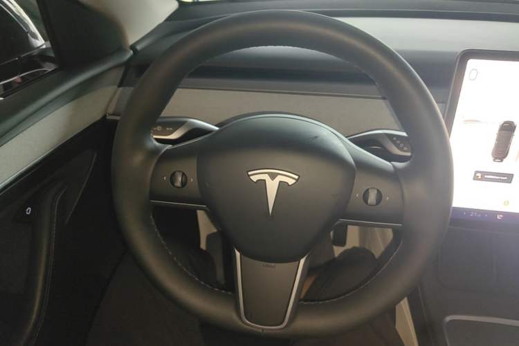Used Tesla Model Y 2023 Rear-Wheel-Drive Version Steering Wheel