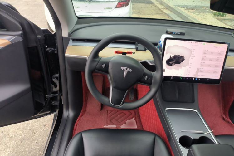 Used Tesla Model Y 2023 Long-Range All-Wheel-Drive Version Steering Wheel