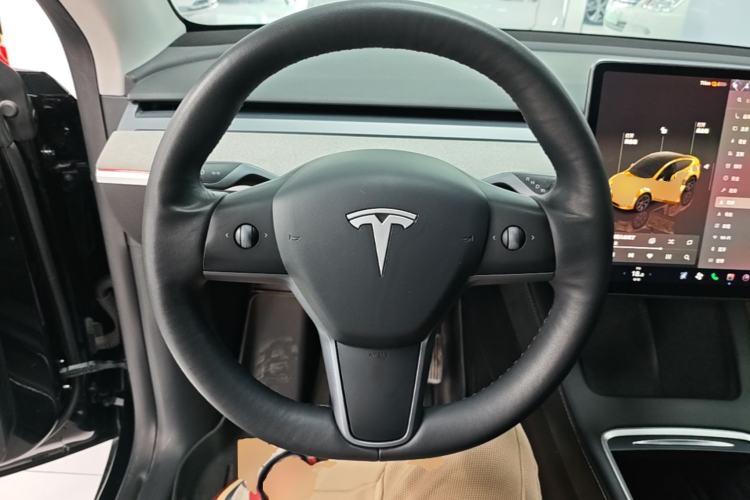 Used Tesla Model Y 2023 Rear-Wheel-Drive Version Steering Wheel