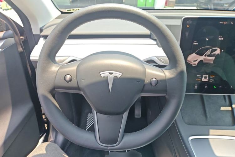 Used Tesla Model Y 2023 Long-Range All-Wheel-Drive Version Steering Wheel