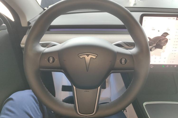Used Tesla Model Y 2023 Long-Range All-Wheel-Drive Version Steering Wheel
