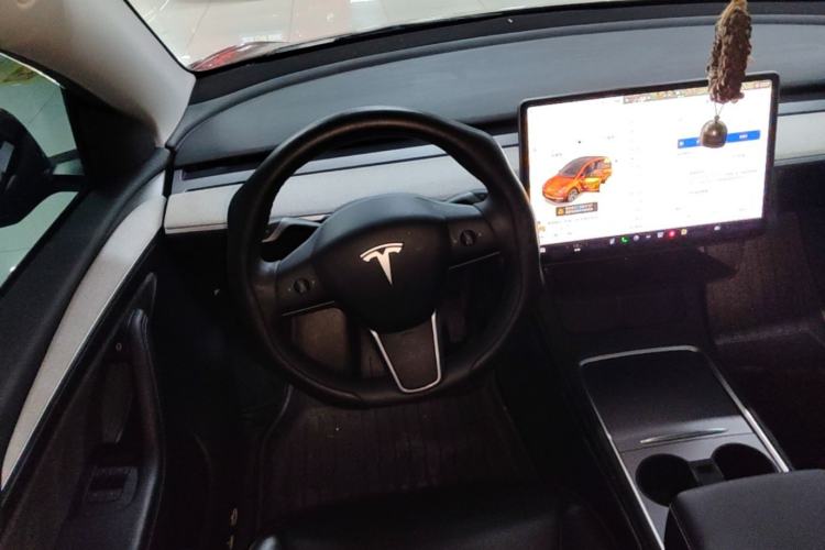 Used Tesla Model Y 2023 Long-Range All-Wheel-Drive Version Steering Wheel