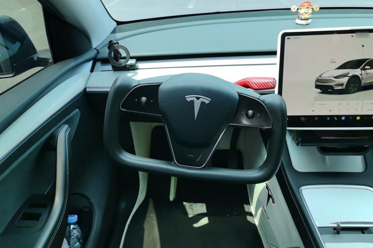Used Tesla Model Y 2023 Long-Range All-Wheel-Drive Version Steering Wheel