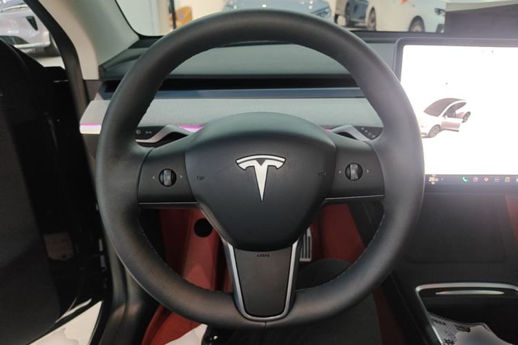 Used Tesla Model Y 2023 Long-Range All-Wheel-Drive Version Steering Wheel