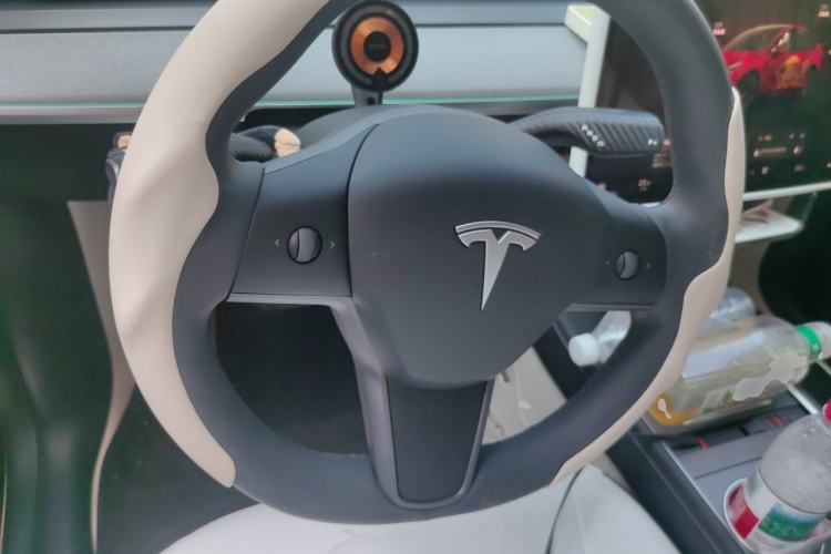 Used Tesla Model Y 2023 Long-Range All-Wheel-Drive Version Steering Wheel