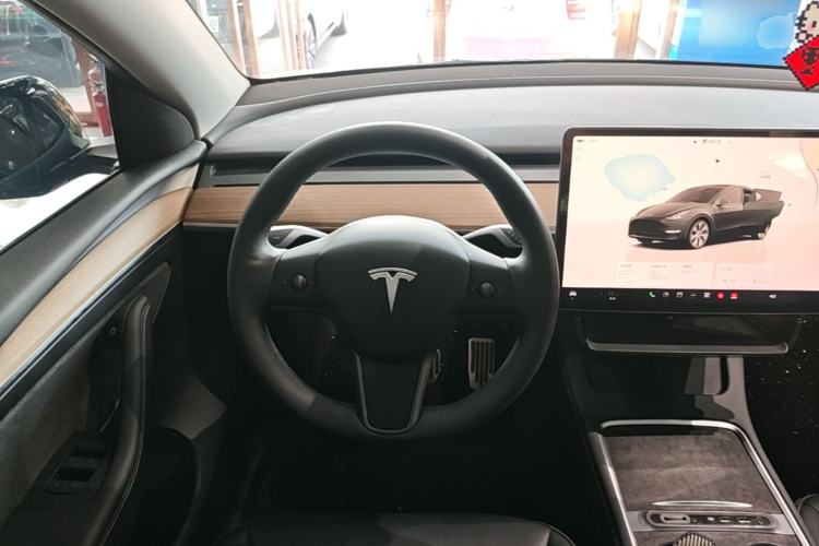 Used Tesla Model Y 2023 Long-Range All-Wheel-Drive Version Steering Wheel