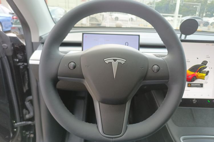 Used Tesla Model Y 2023 Long-Range All-Wheel-Drive Version Steering Wheel