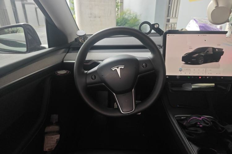 Used Tesla Model Y 2023 Long-Range All-Wheel-Drive Version Steering Wheel