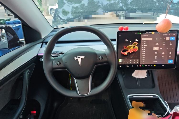 Used Tesla Model Y 2023 Long-Range All-Wheel-Drive Version Steering Wheel