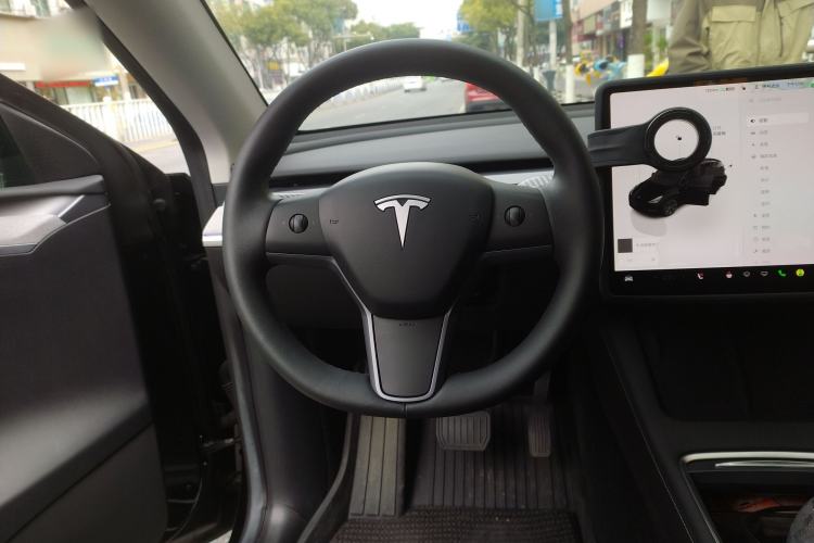 Used Tesla Model Y 2023 Rear-Wheel-Drive Version Steering Wheel