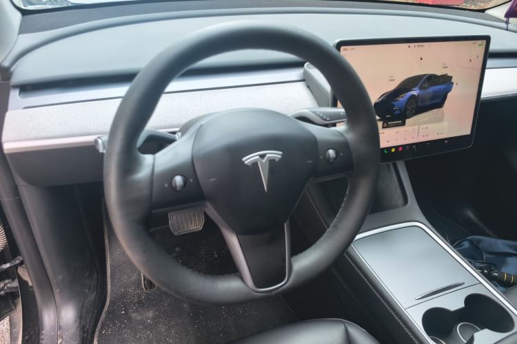 Used Tesla Model Y 2023 Long-Range All-Wheel-Drive Version Steering Wheel