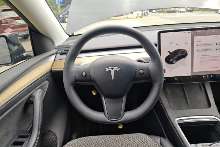 Used Tesla Model Y 2023 Rear-Wheel-Drive Version Steering Wheel