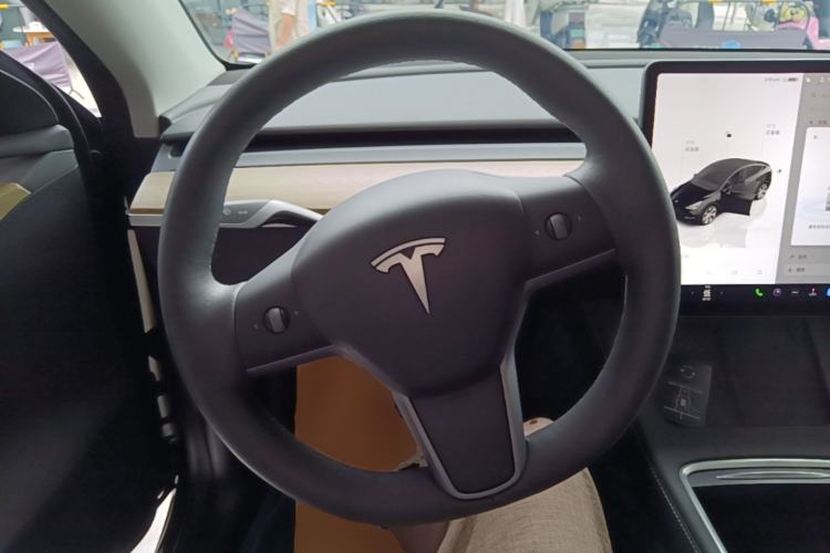 Used Tesla Model Y 2023 Long-Range All-Wheel-Drive Version Steering Wheel