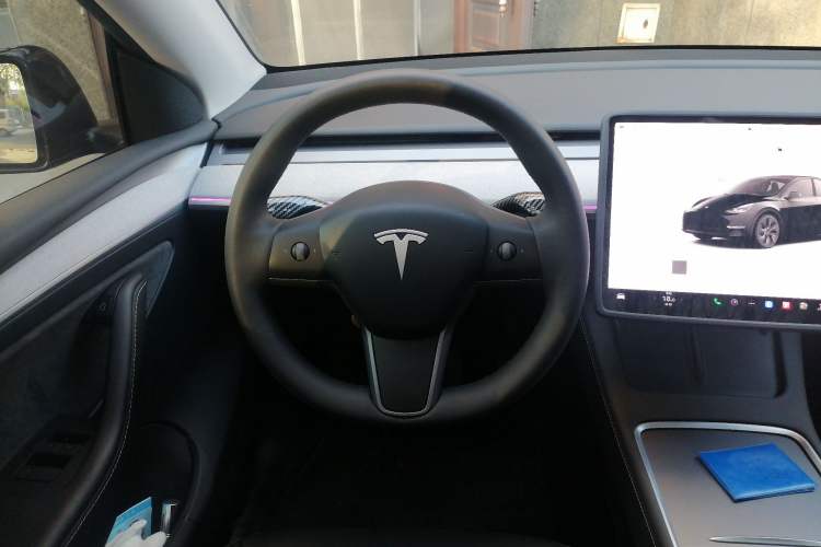 Used Tesla Model Y 2023 Rear-Wheel-Drive Version Steering Wheel