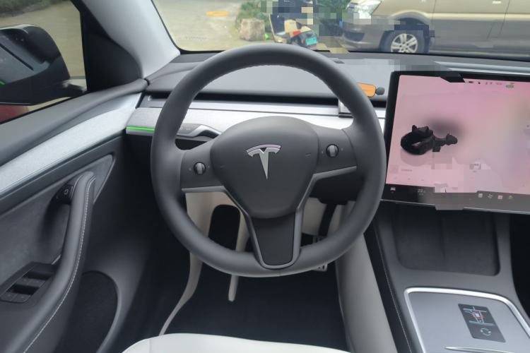 Used Tesla Model Y 2023 High-Performance All-Wheel-Drive Version Steering Wheel