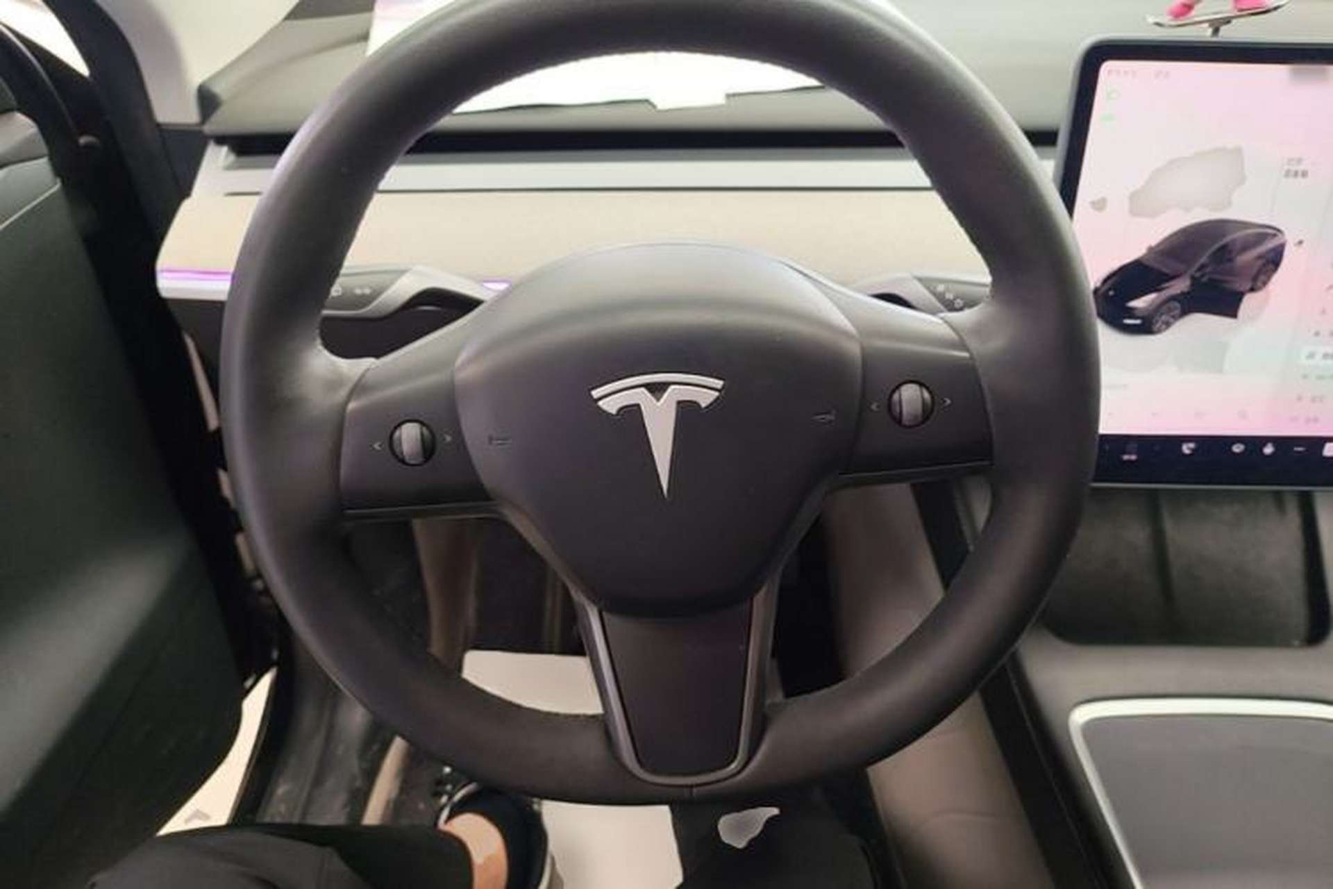 Used Tesla Model Y 2023 Long-Range All-Wheel-Drive Version Steering Wheel