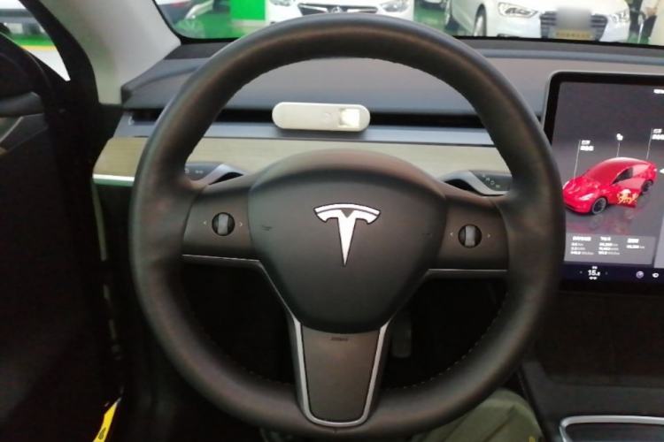 Used Tesla Model Y 2023 Long-Range All-Wheel-Drive Version Steering Wheel